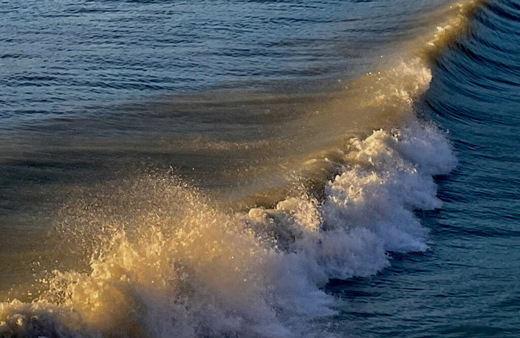 Onda al tramonto
